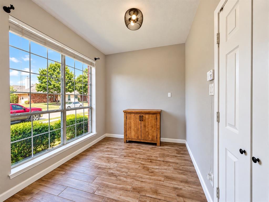 1402 Stone Canyon Way Property Photo 9