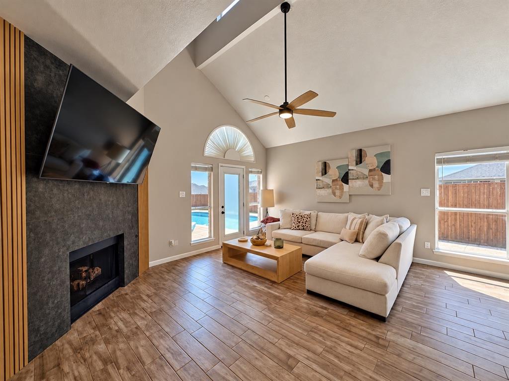 1402 Stone Canyon Way Property Photo 11