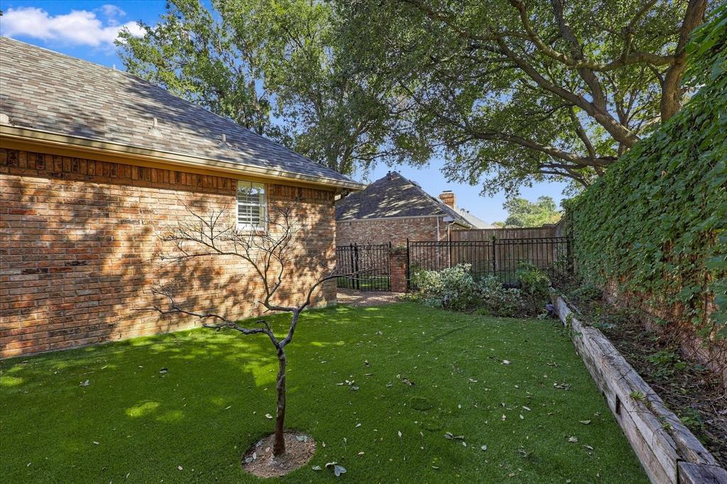 17102 Vista Tree Circle Property Photo 24