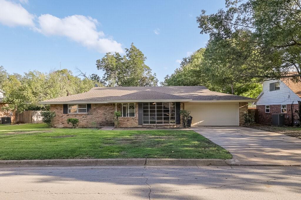 2709 Larkin Avenue Property Photo 1