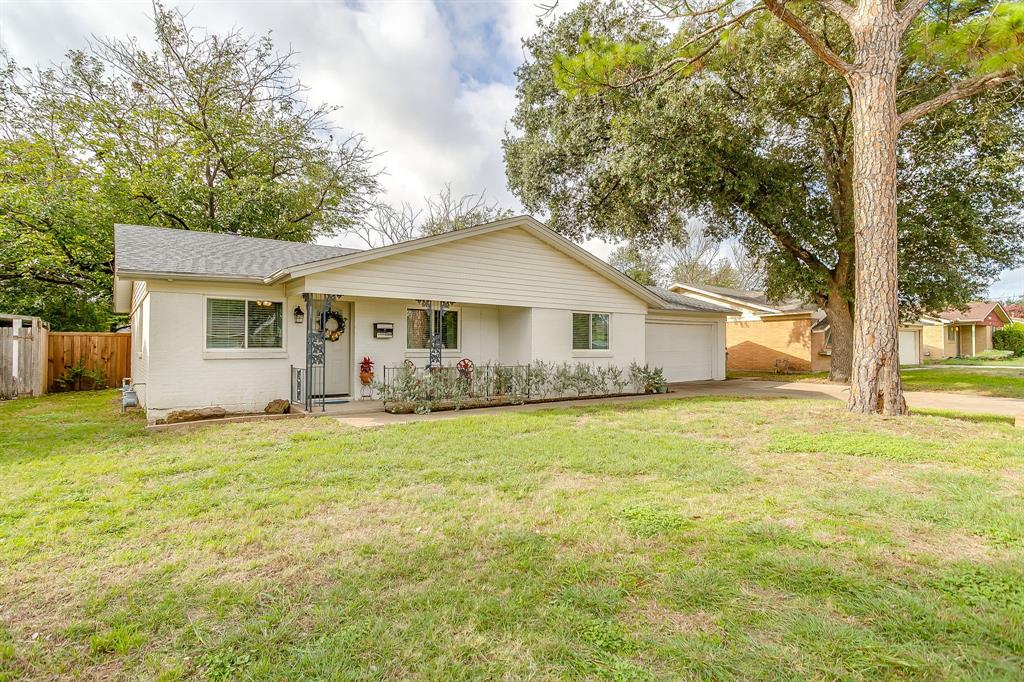 1033 Angela Court Property Photo 1