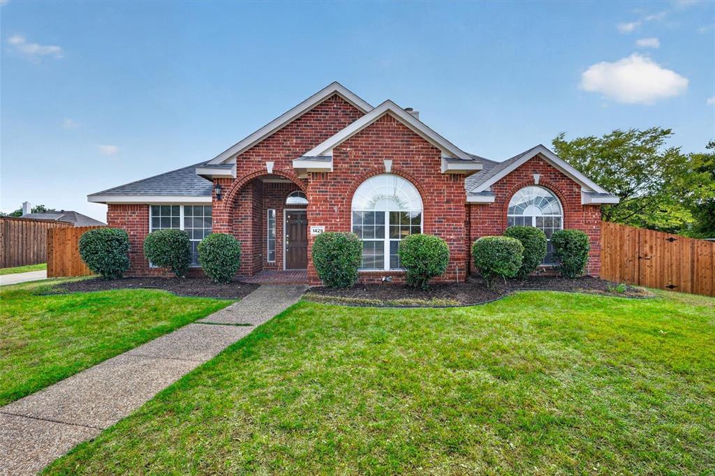 1429 Macrae Court Property Photo 1