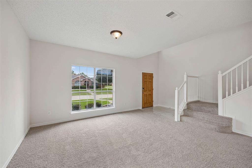 304 Holly Court Property Photo 5