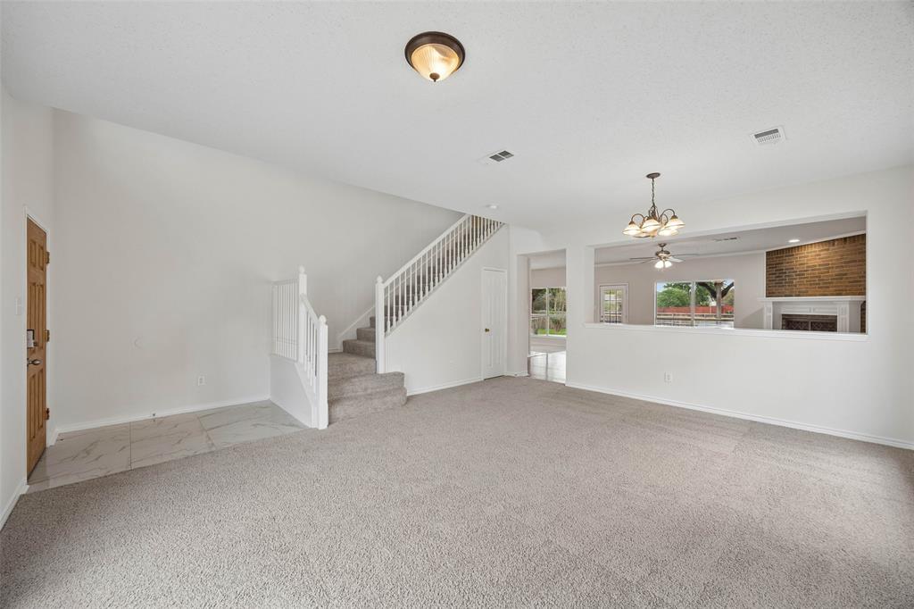 304 Holly Court Property Photo 6