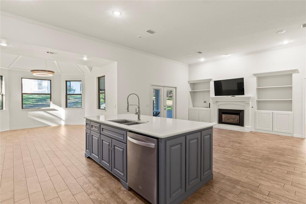409 Oak Creek Drive Property Photo 1
