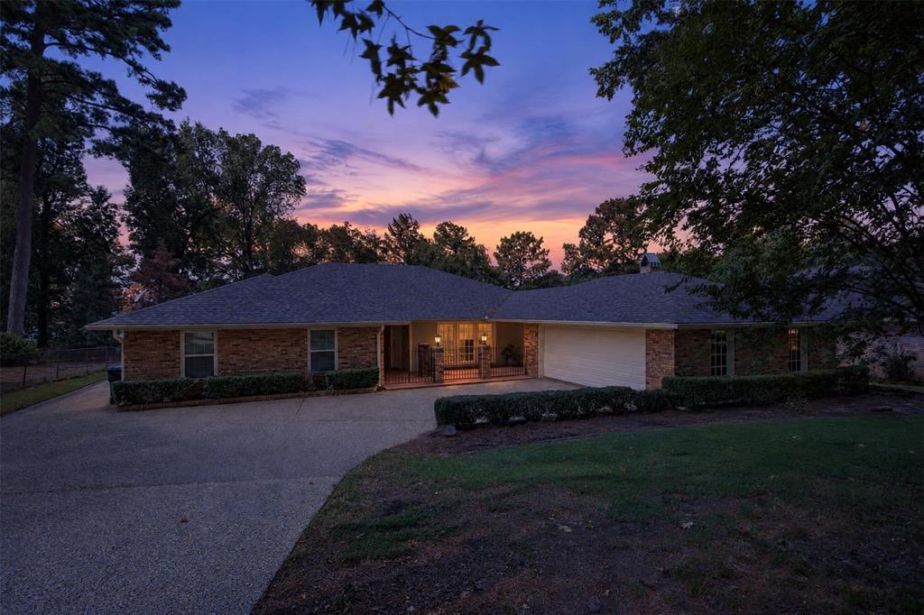1736 Willow Point Drive Property Photo 1