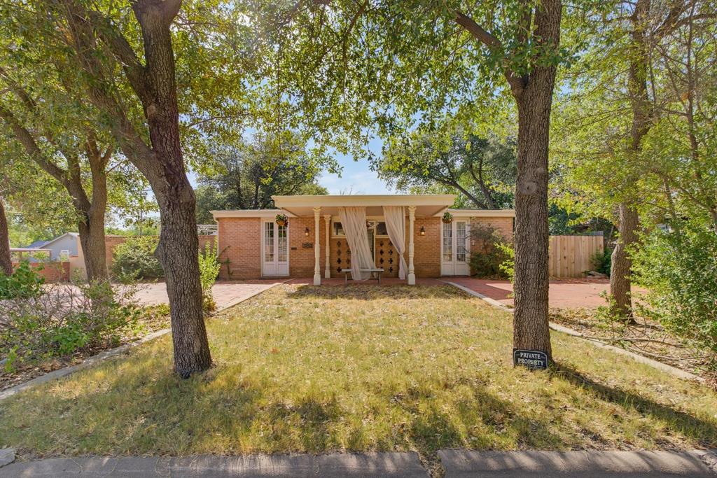 1042 Santos Street Property Photo 1