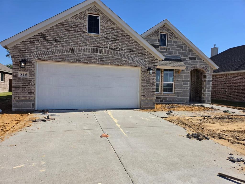 815 Silverleaf Drive Property Photo 1