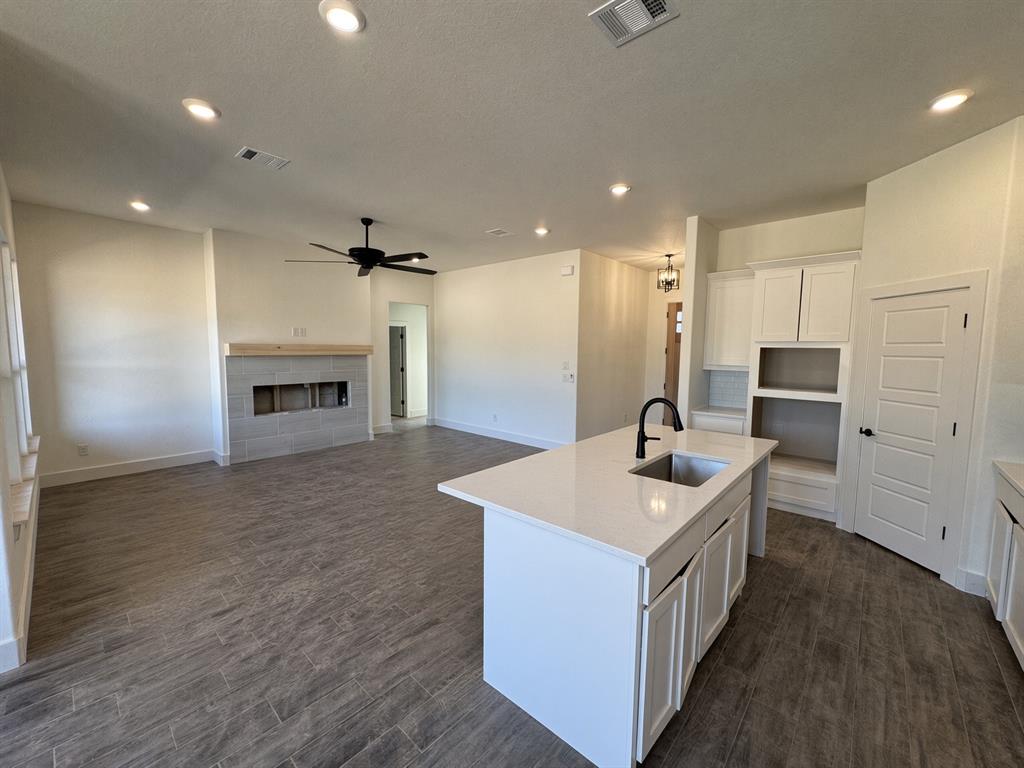 1098 Colt Road Property Photo 3