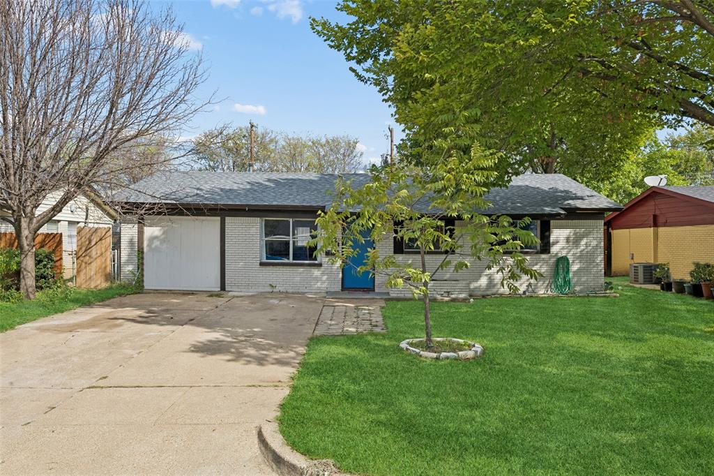 812 W Barron Avenue Property Photo 1