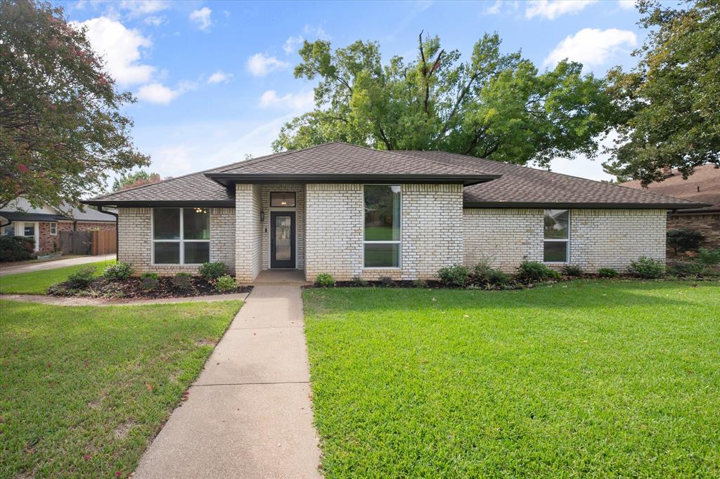 309 Quail Crest Drive Property Photo 1