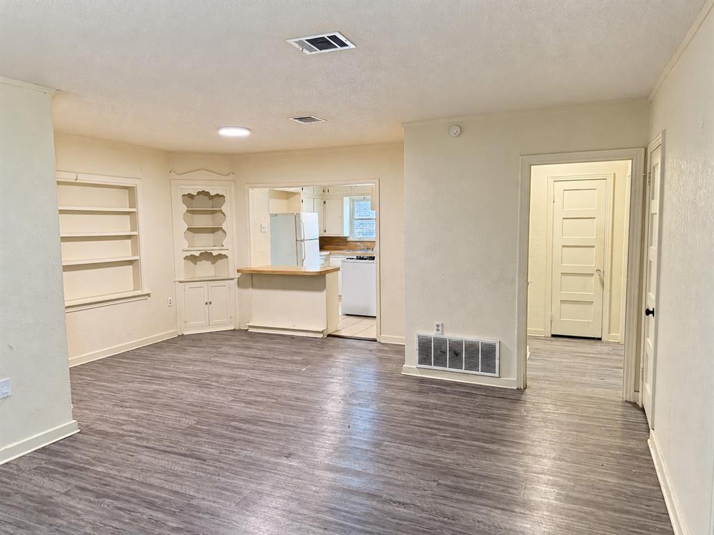 2729 Pine Avenue Property Photo 2