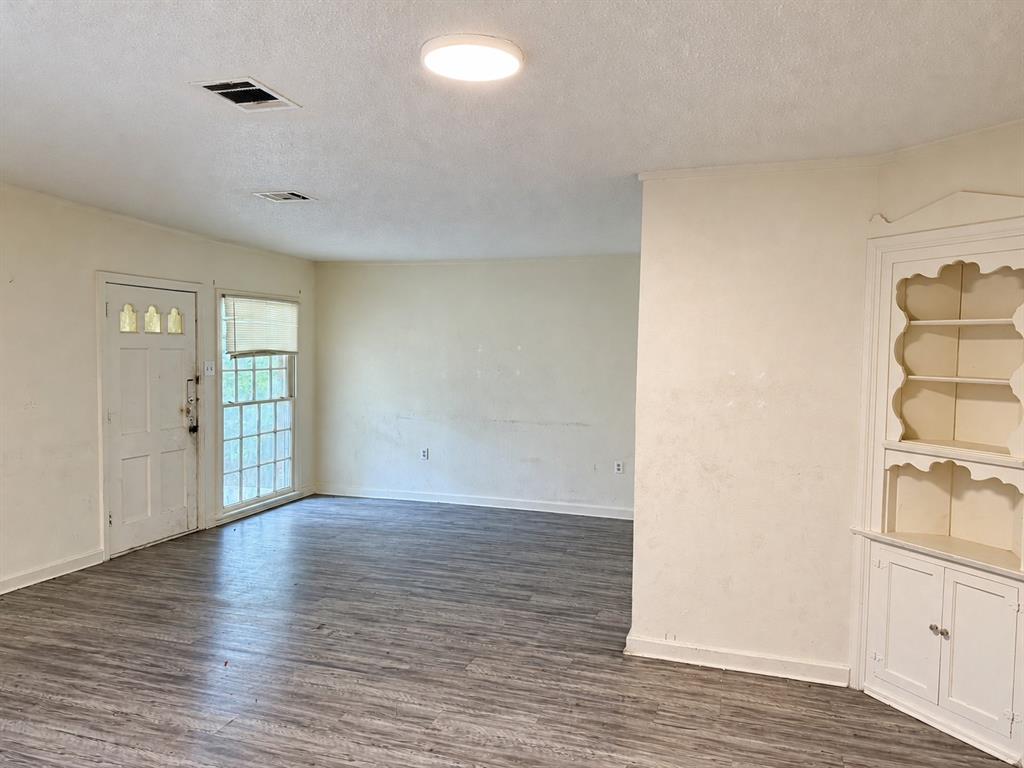 2729 Pine Avenue Property Photo 3