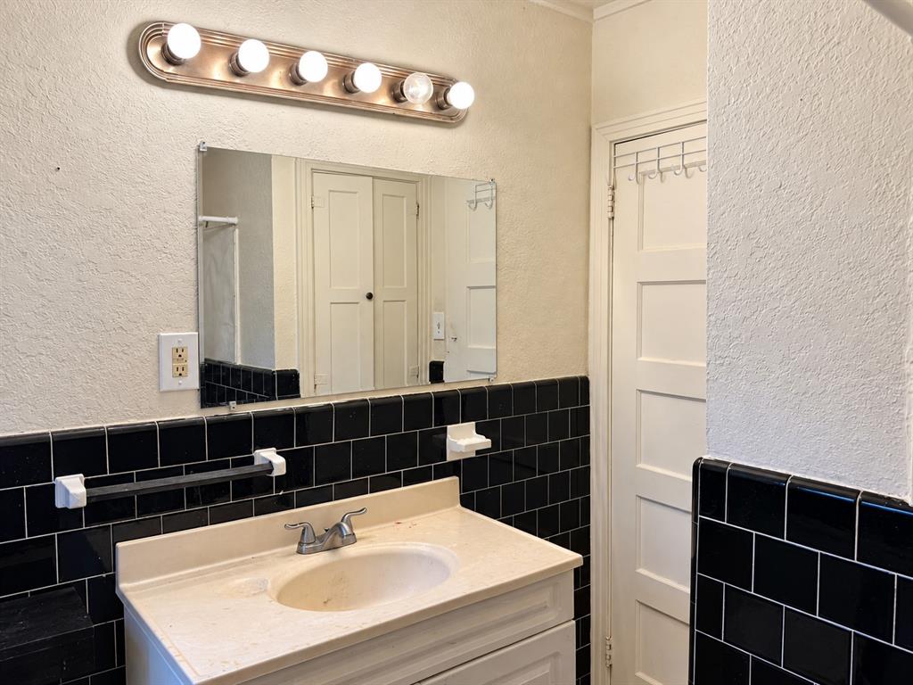 2729 Pine Avenue Property Photo 7
