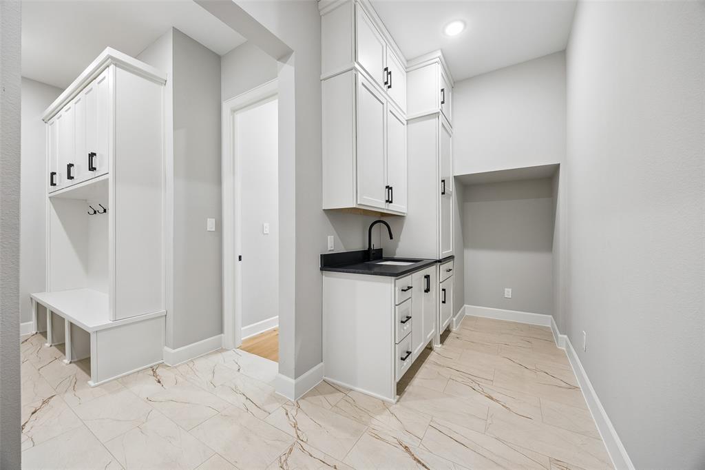 118 S Church Street Property Photo 8