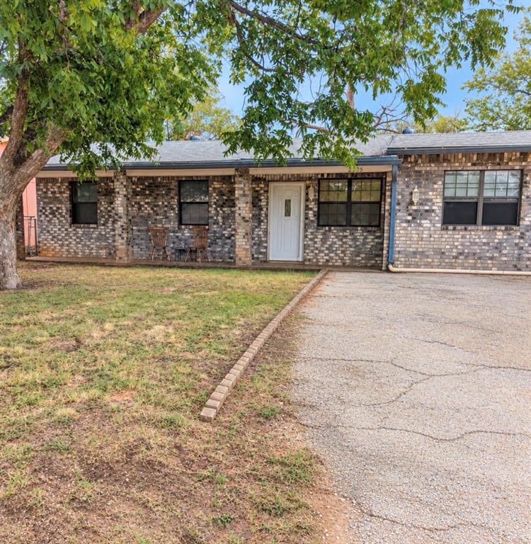 2225 Oakland Drive Property Photo 1