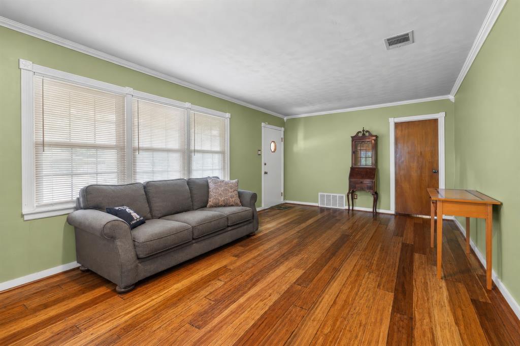 920 Avenue C Property Photo 4