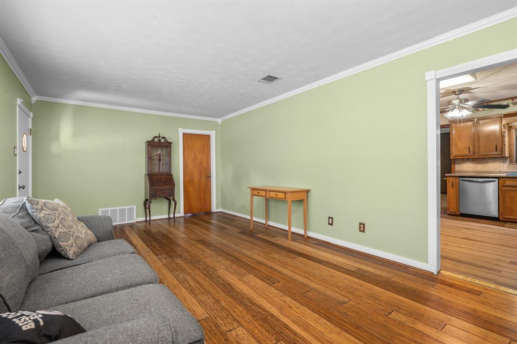 920 Avenue C Property Photo 7