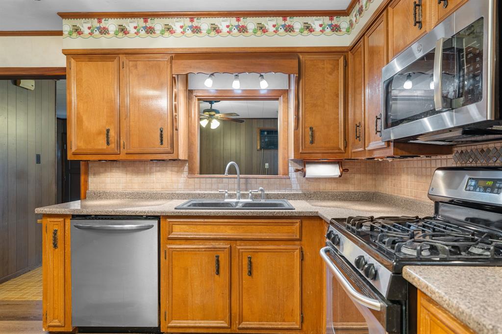 920 Avenue C Property Photo 10