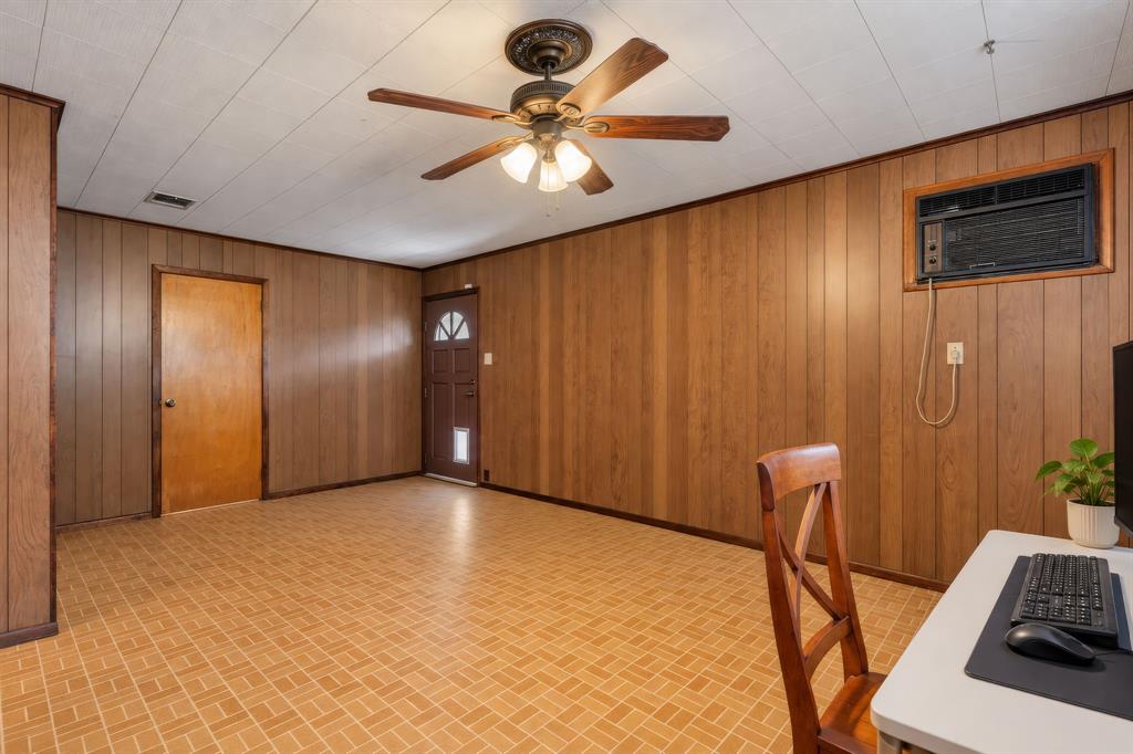 920 Avenue C Property Photo 14