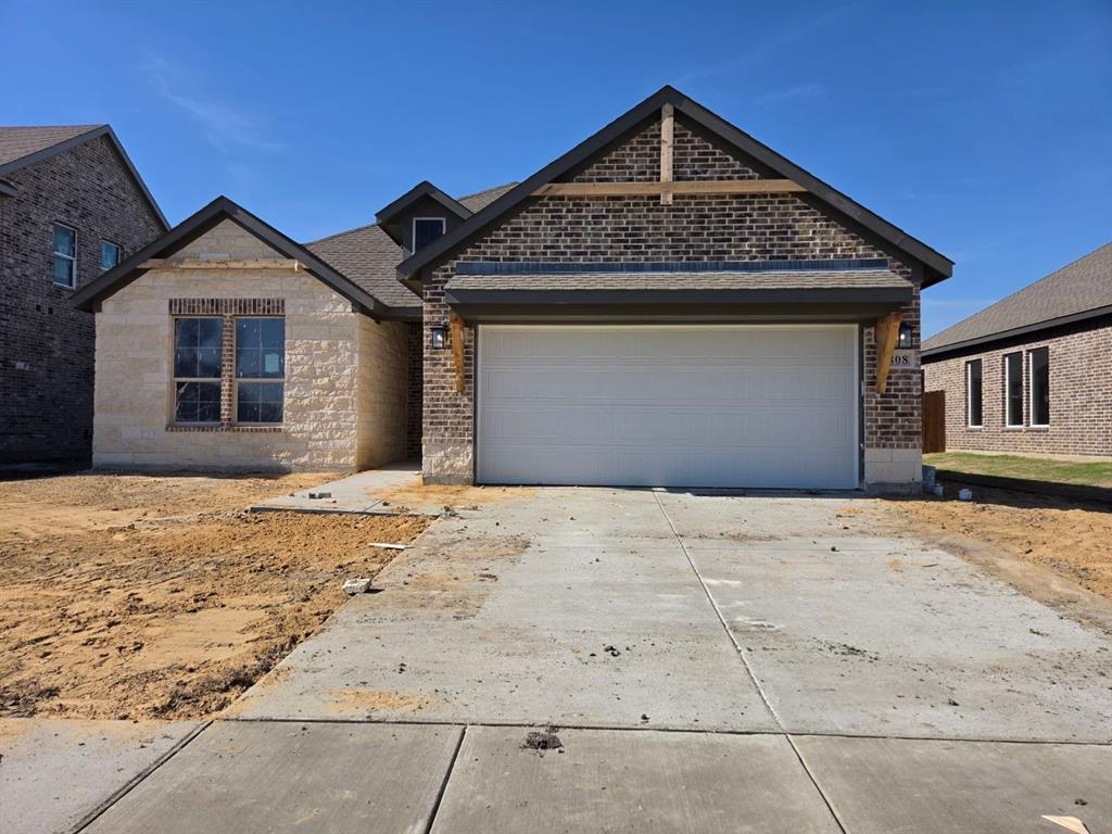 808 Silverleaf Drive Property Photo 1