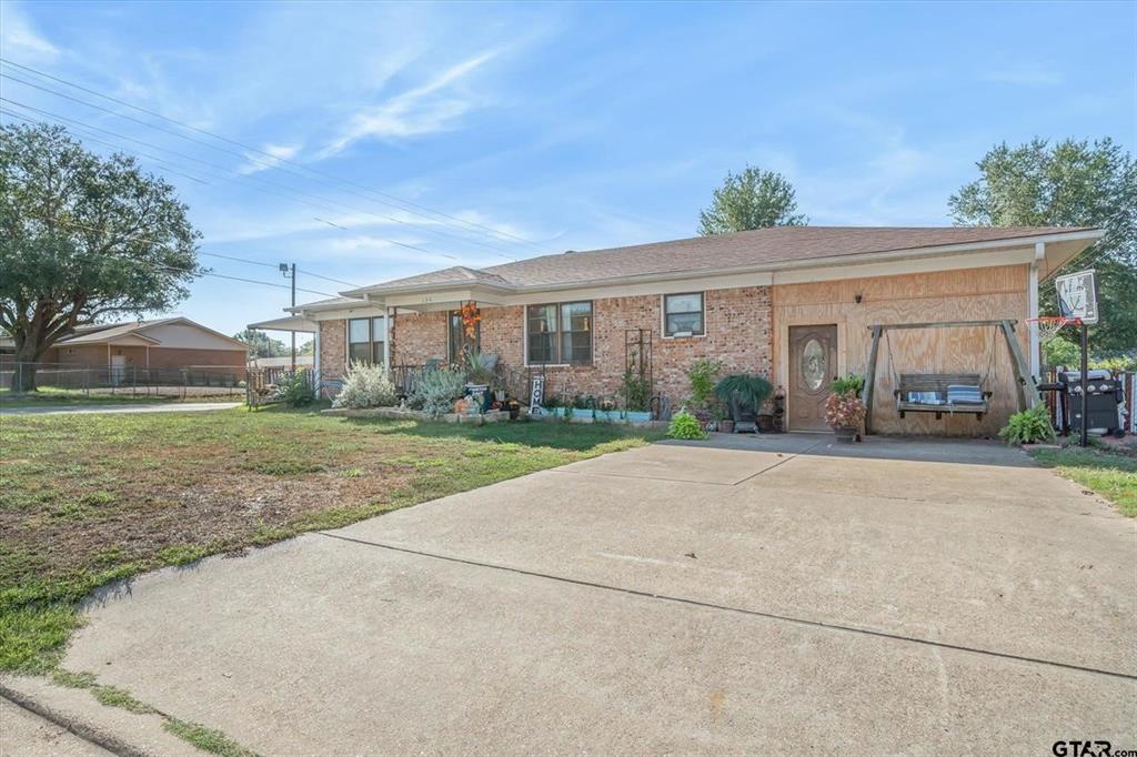 134 Laura Street Property Photo 2