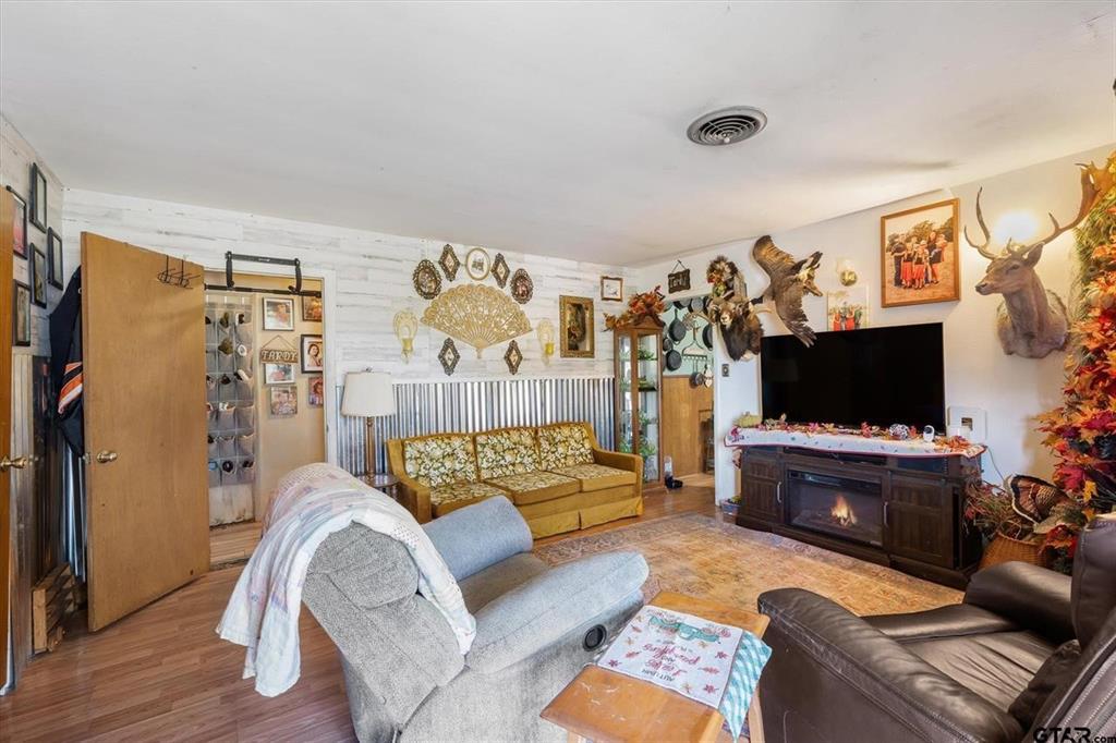 134 Laura Street Property Photo 5