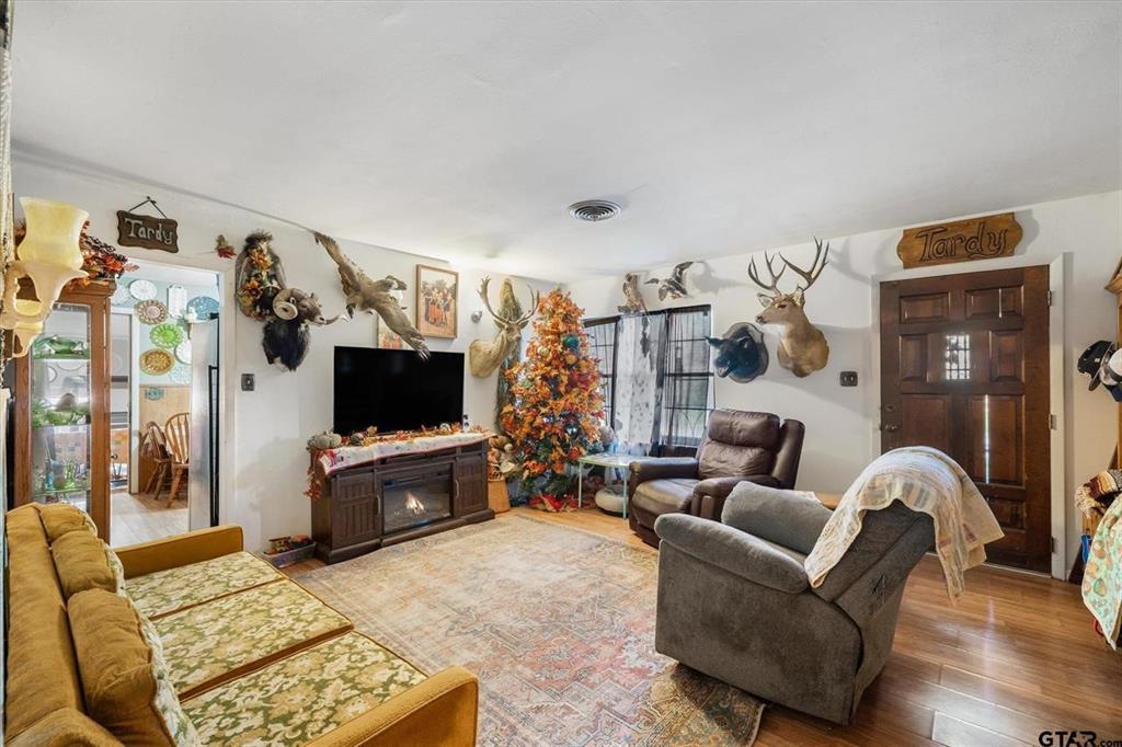 134 Laura Street Property Photo 8