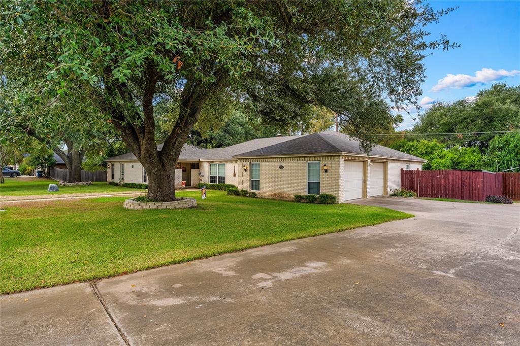 3802 Wendy Oaks Drive Property Photo 2