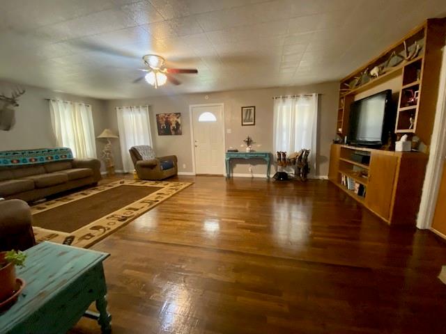 601 S Avenue G Property Photo 5