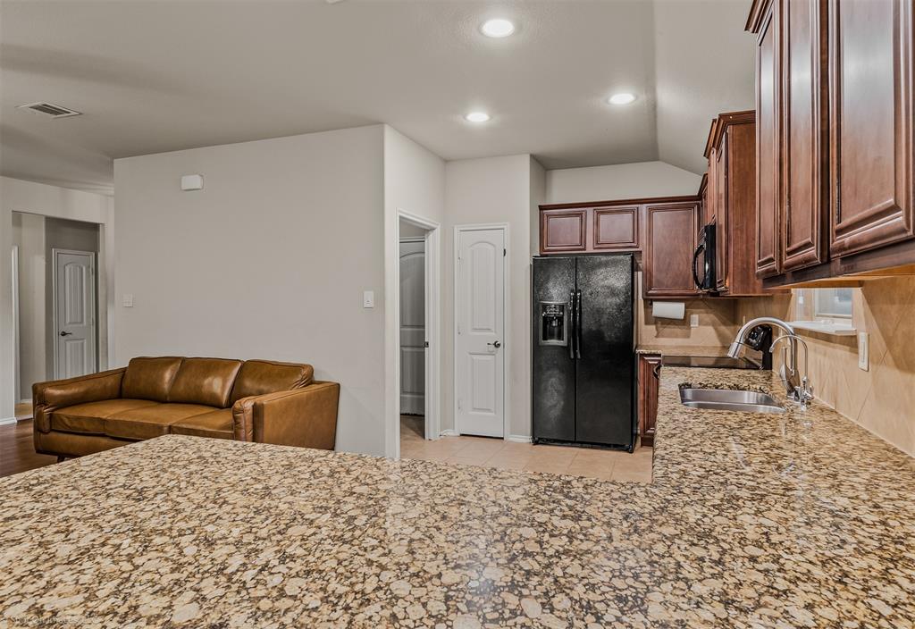 2018 Sterling Gate Drive Property Photo 5