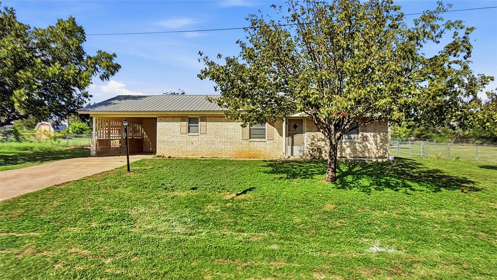 905 W Standifer Street Property Photo 1
