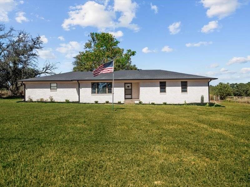 17014 Woodcrest Circle Property Photo 1