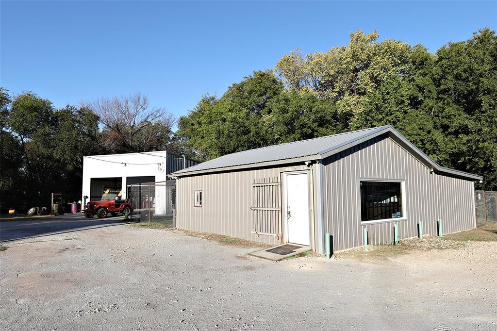 1203 Us Hwy 81 Property Photo 1