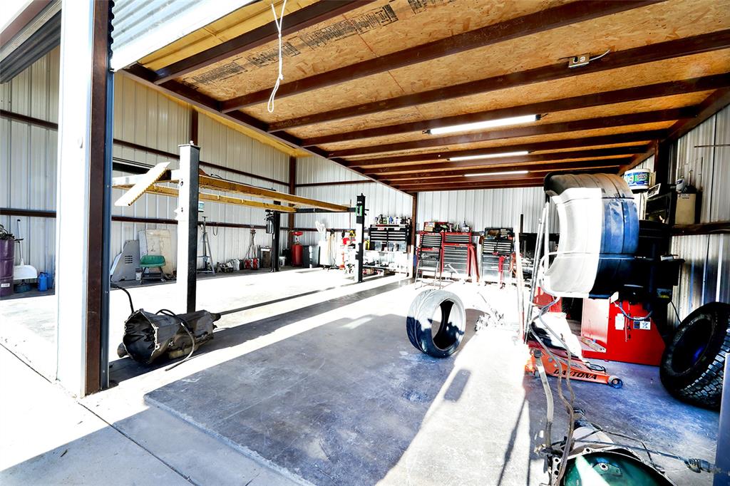 1203 Us Hwy 81 Property Photo 5