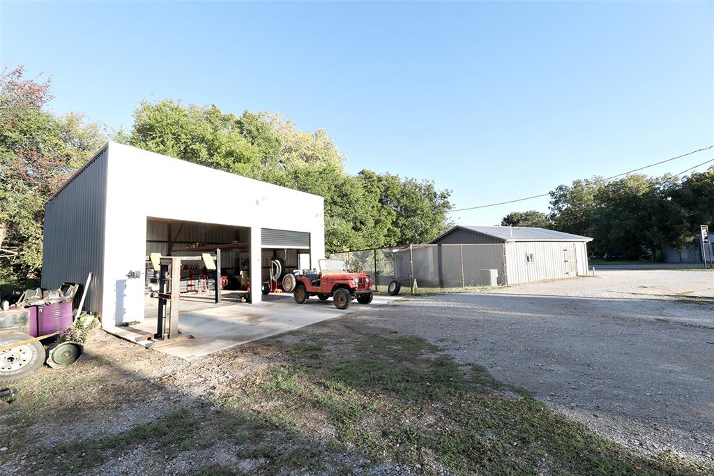 1203 Us Hwy 81 Property Photo 11