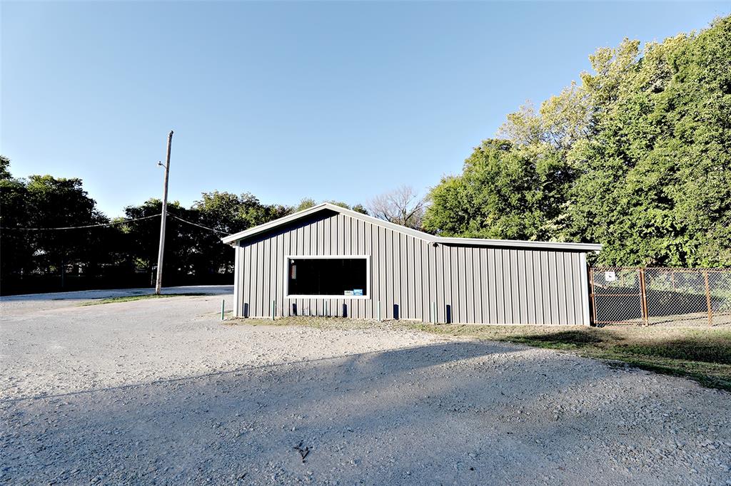1203 Us Hwy 81 Property Photo 12