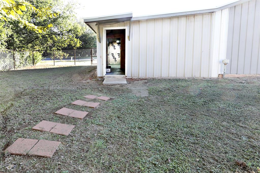 1203 Us Hwy 81 Property Photo 20