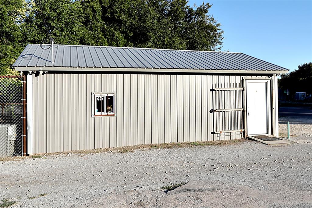 1203 Us Hwy 81 Property Photo 25
