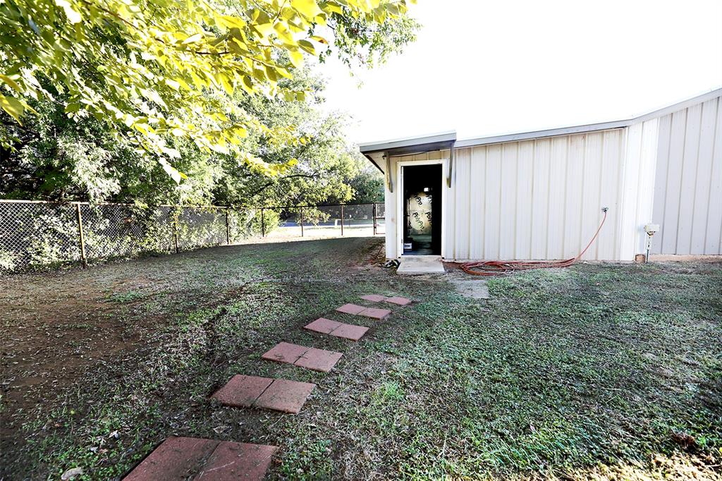 1203 Us Hwy 81 Property Photo 27
