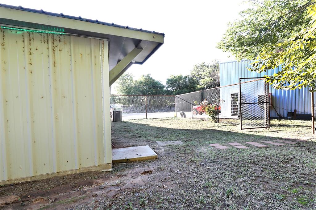 1203 Us Hwy 81 Property Photo 29