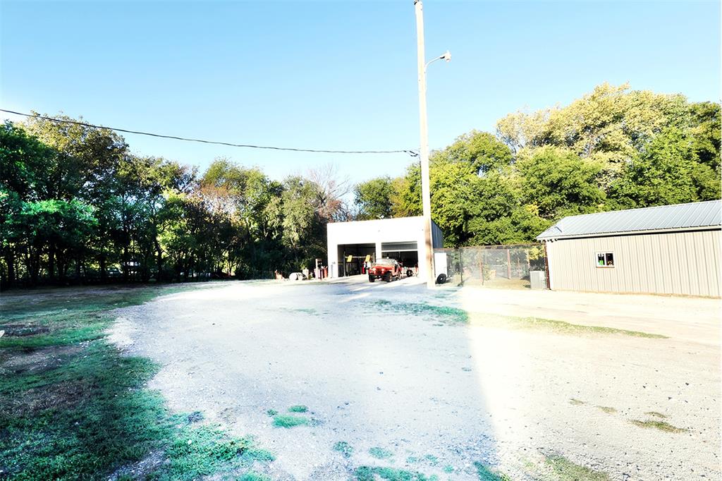 1203 Us Hwy 81 Property Photo 31