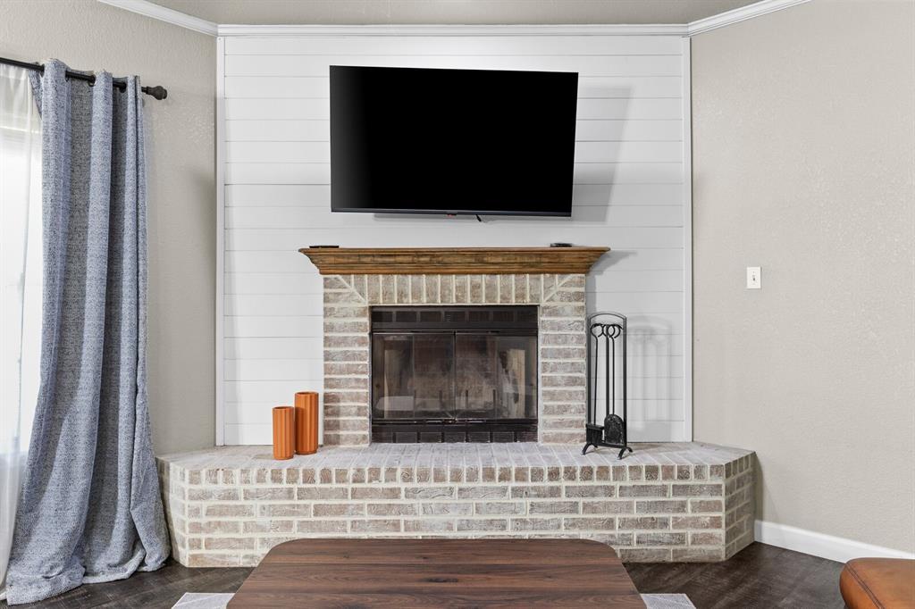 210 River Place Property Photo 9
