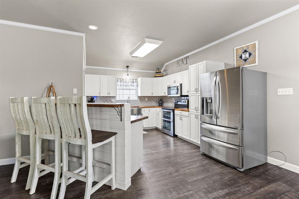 210 River Place Property Photo 14