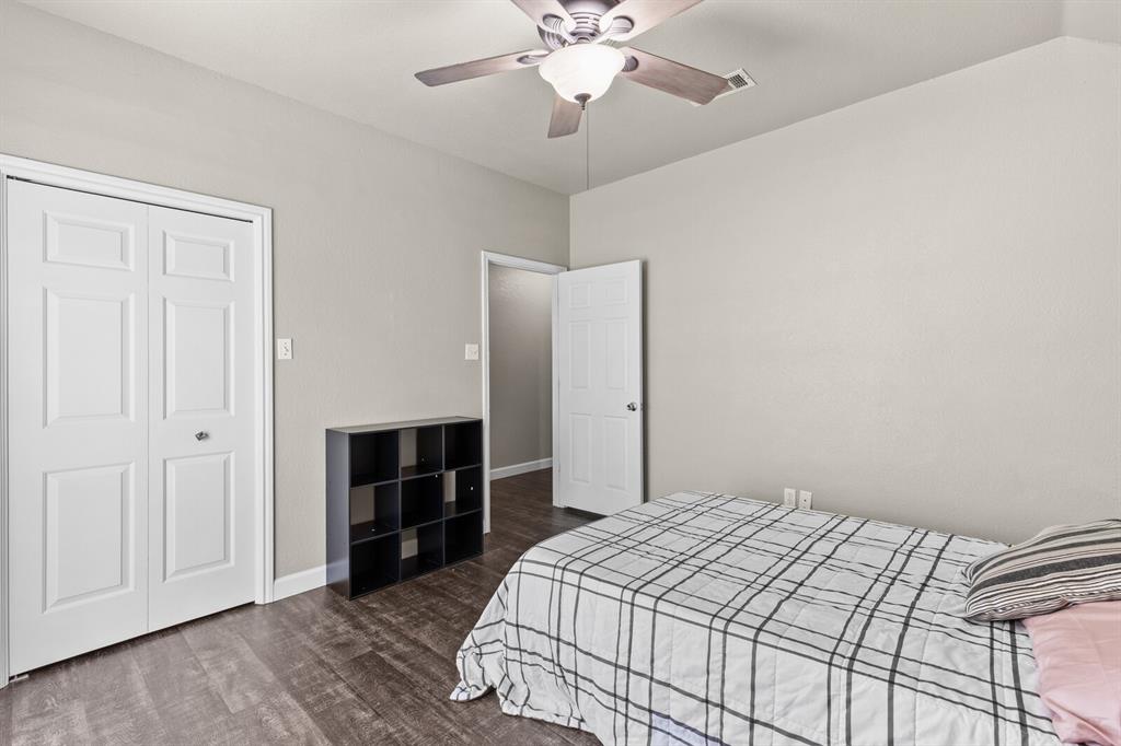 210 River Place Property Photo 20