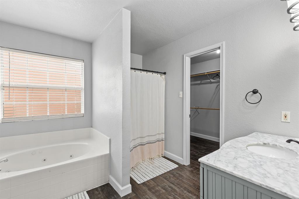 210 River Place Property Photo 26