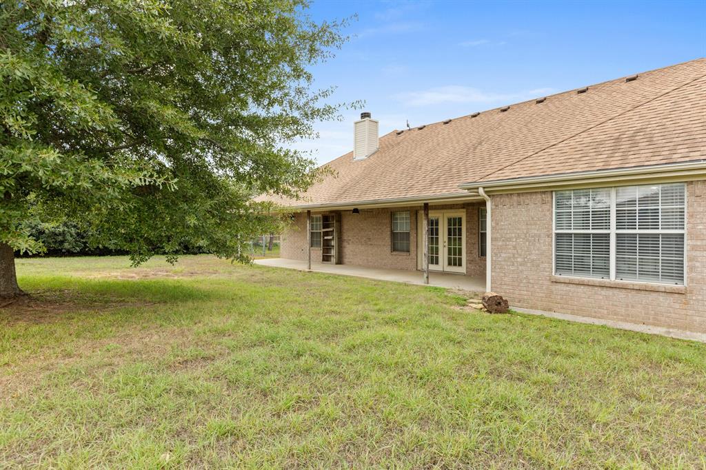 210 River Place Property Photo 32