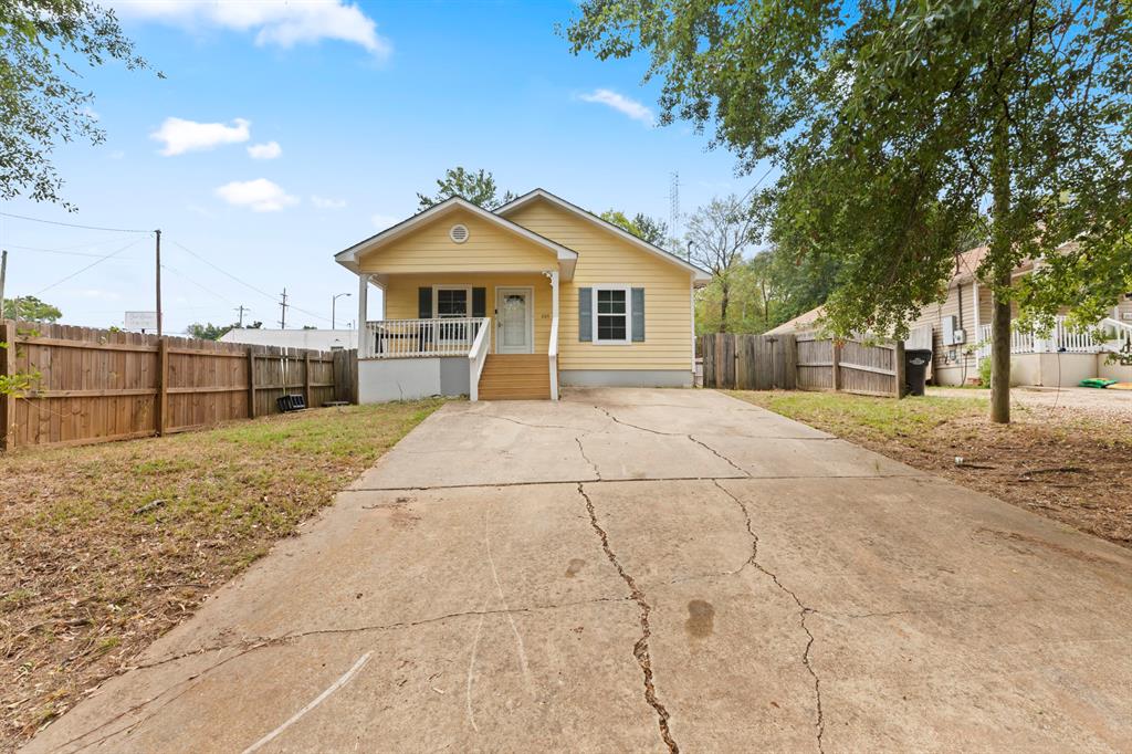 205 Lomond Avenue Property Photo 1