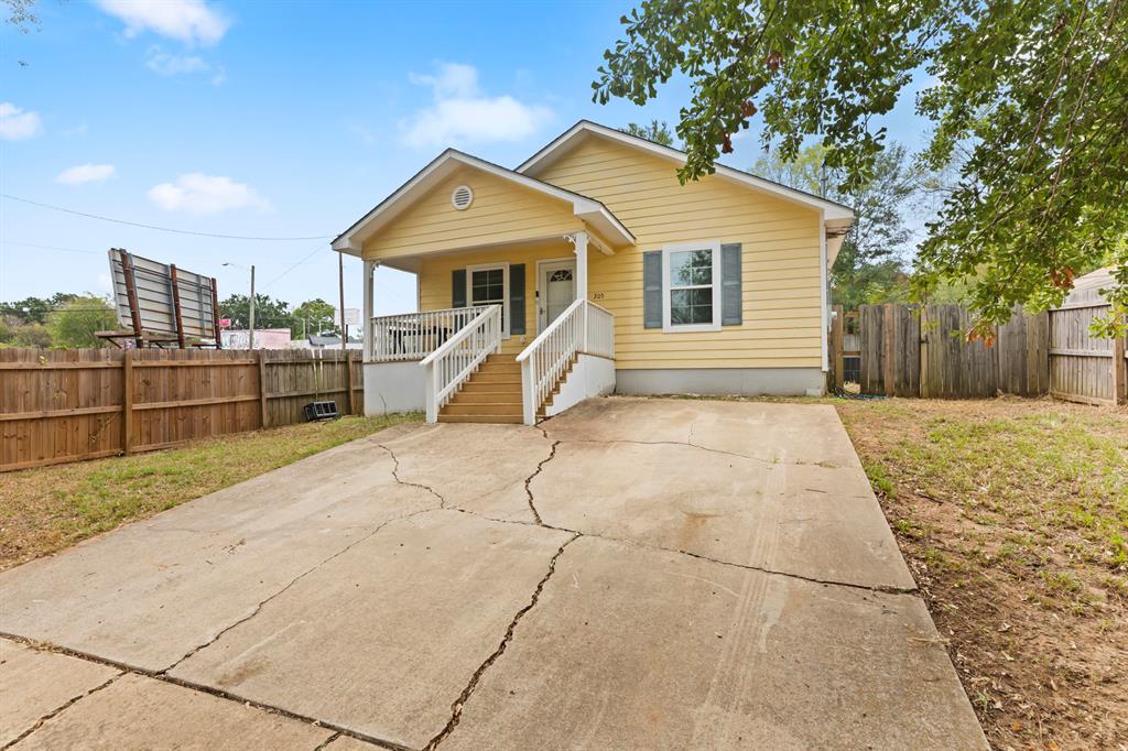 205 Lomond Avenue Property Photo 2