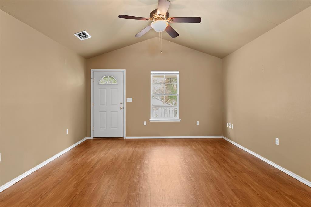 205 Lomond Avenue Property Photo 3